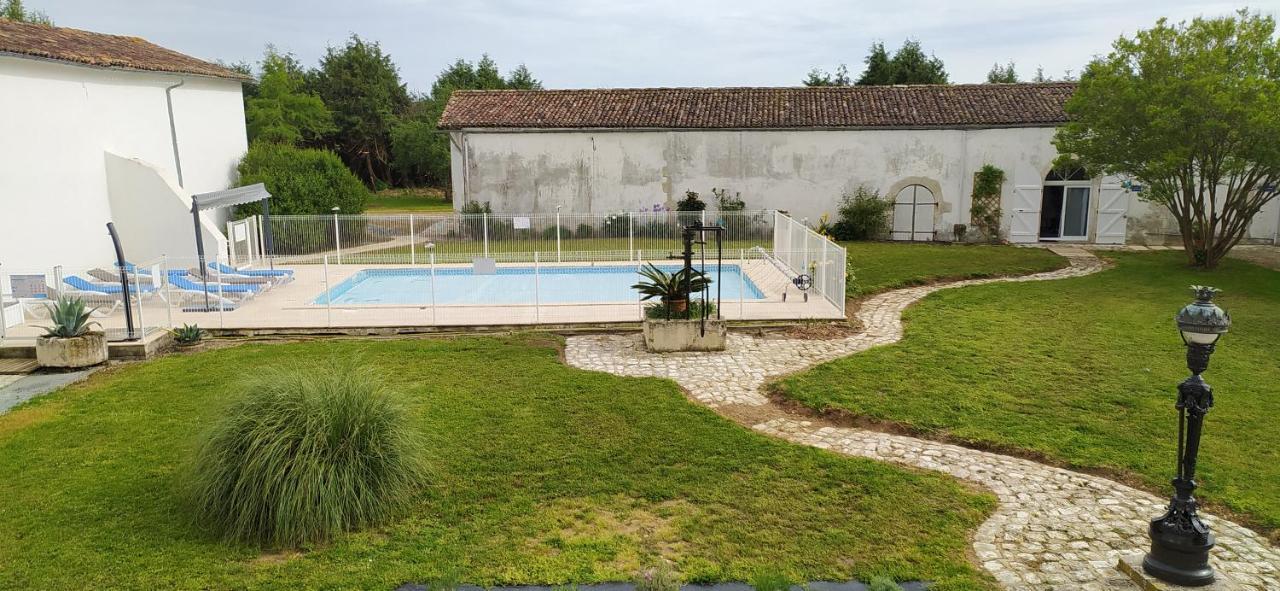 Domaine Moulin D' Elemiah Apartment Gemozac Bagian luar foto
